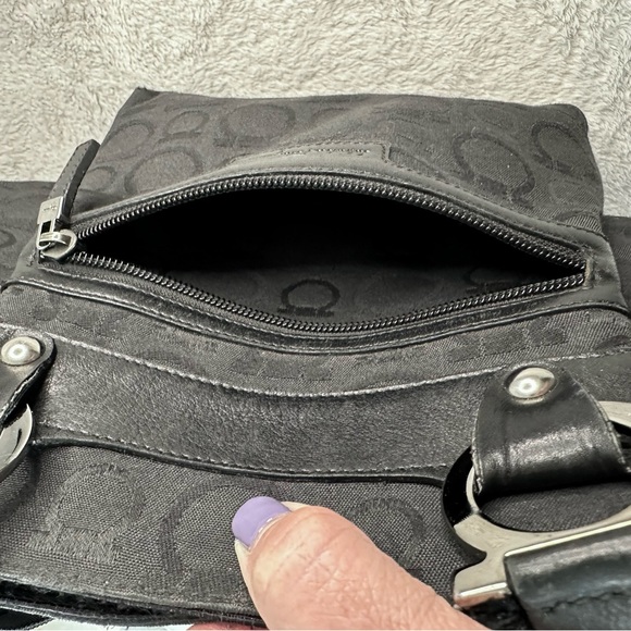 ❌SOLD🖤FIXER SPECIAL! Ferragamo Gancini Shoulder Bag-NEEDS STRAP REPAIR - Picture 10 of 14